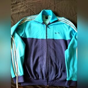 Adidas jacket. Unisex